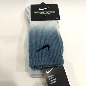 Nike ombré blue socks size: youth : 5-7 Women:6-10 Mens: 6-8
